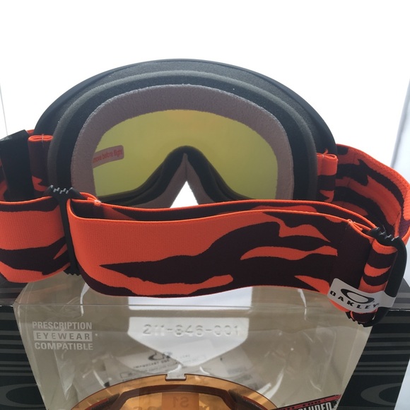 Oakley O Frame 2.0 Pro XL Snow Goggle - Picture 2 of 4